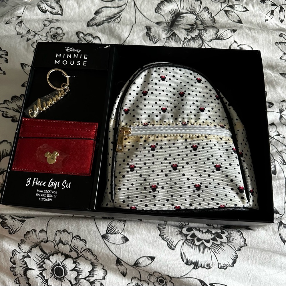 3 PIECE MINNIE MOUSE Mini Backpack, Wallet, Keychain Set NEW WITHOUT TAGS
